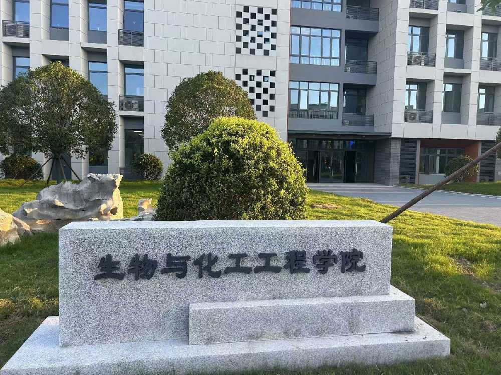 广信区扬州职业大学体育场高杆灯项目